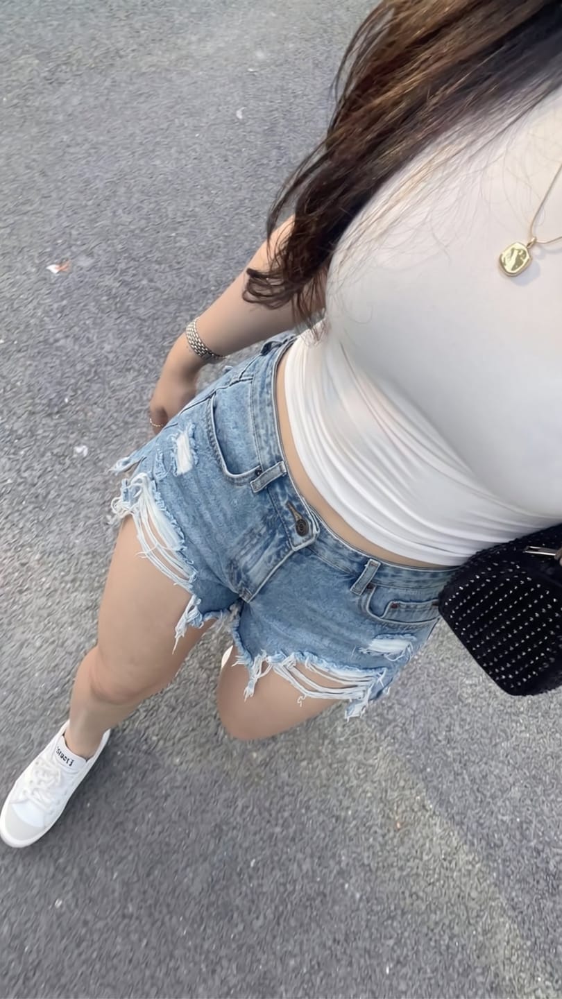 Customer photo review of Yazlık Yırtık Kot Şort