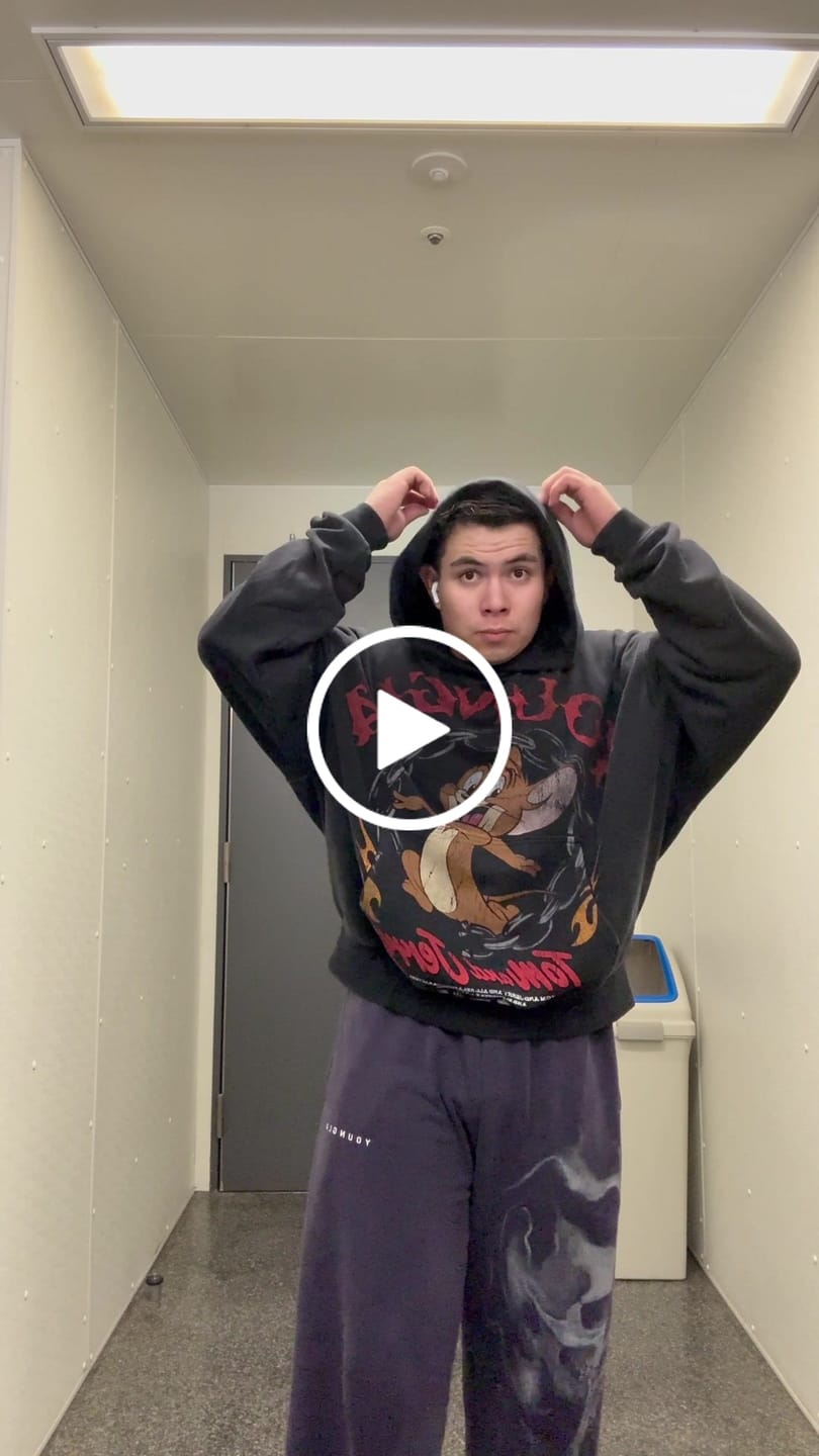 Customer video review of 5047 - Tom & Jerry Pullover