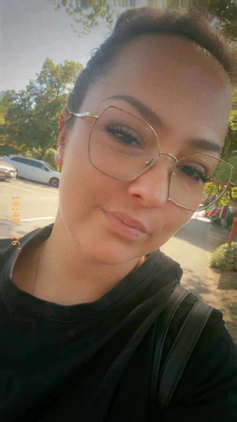 Customer photo review of THE BADDIE