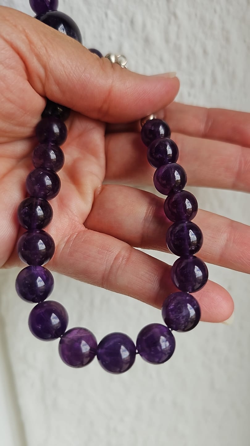 Customer photo review of 15.5“ 10mm AA natural amethyst round beads, middle purple crystal quartz