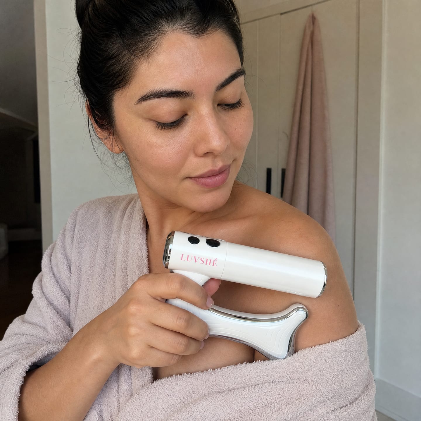 Customer photo review of LUVSHÉ - Masajeador anticelulítico con calor, microvibración y Gua Sha