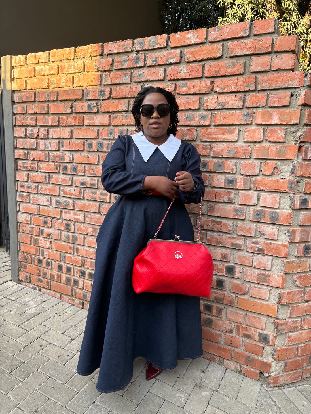 Customer photo review of ERA Oversized Kisslock Chain Bag – Red