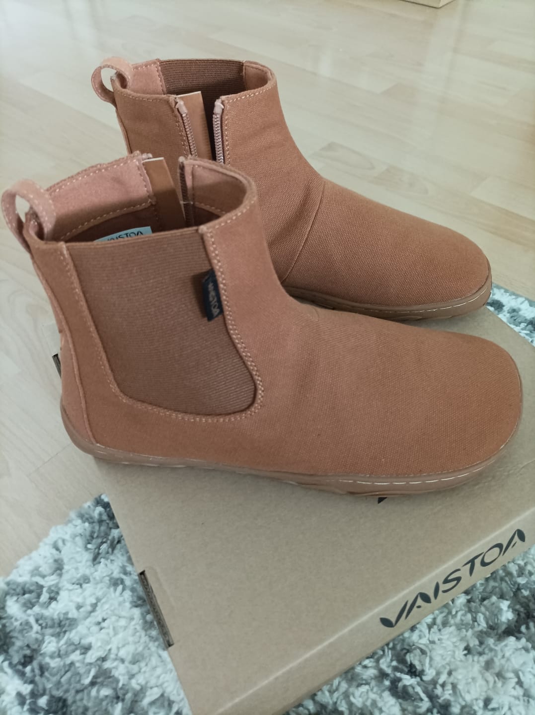 Customer photo review of Vaistoa Kajo 2 | Barefoot Chelsea Boots