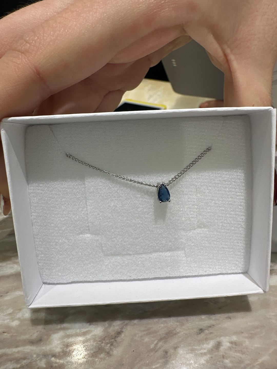 Customer photo review of Collar Dorado Inicial Mini Bubble Zirconias