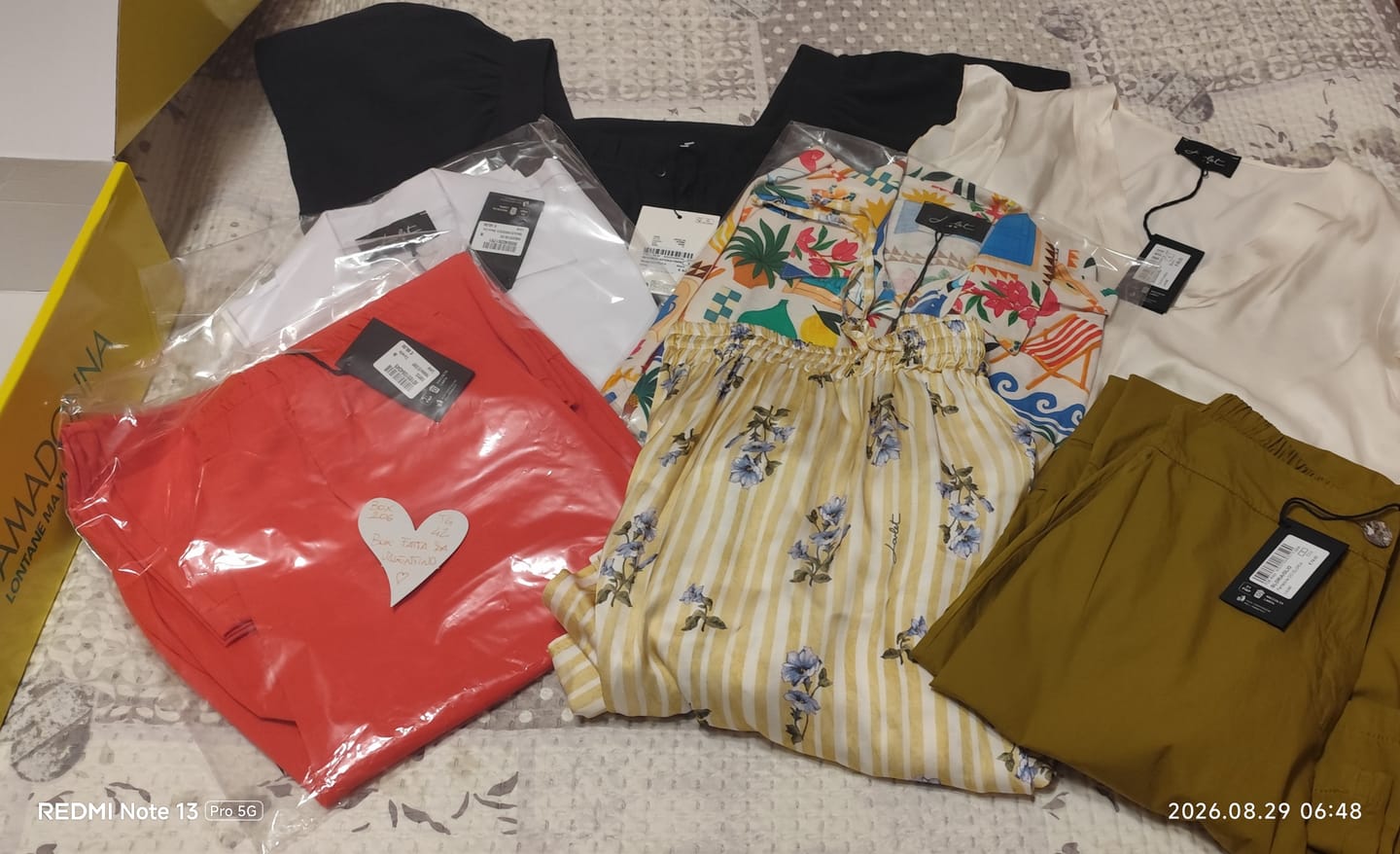 Customer photo review of MYSTERY 📦 BOX ABBIGLIAMENTO E ACCESSORI DONNA [€79]