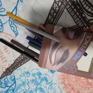 Customer photo review of Colori Resistenti Matite Eyeliner Set 12 Colori Impermeabili