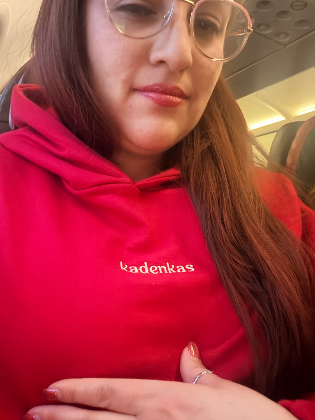Customer photo review of (PRE-VENTA) POLERÓN HOODIE ROJO - OVERSIZE CON GORRO LOGO Y ESPALDA BORDADO