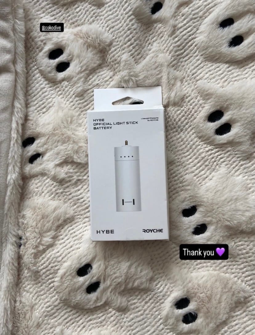 Customer photo review of HYBE OFFICIAL LIGHT STICK BATTERY