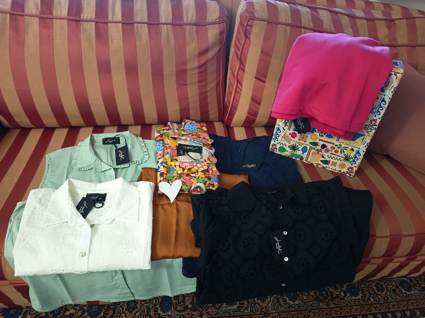 Customer photo review of MYSTERY 📦 BOX ABBIGLIAMENTO E ACCESSORI DONNA [€79]