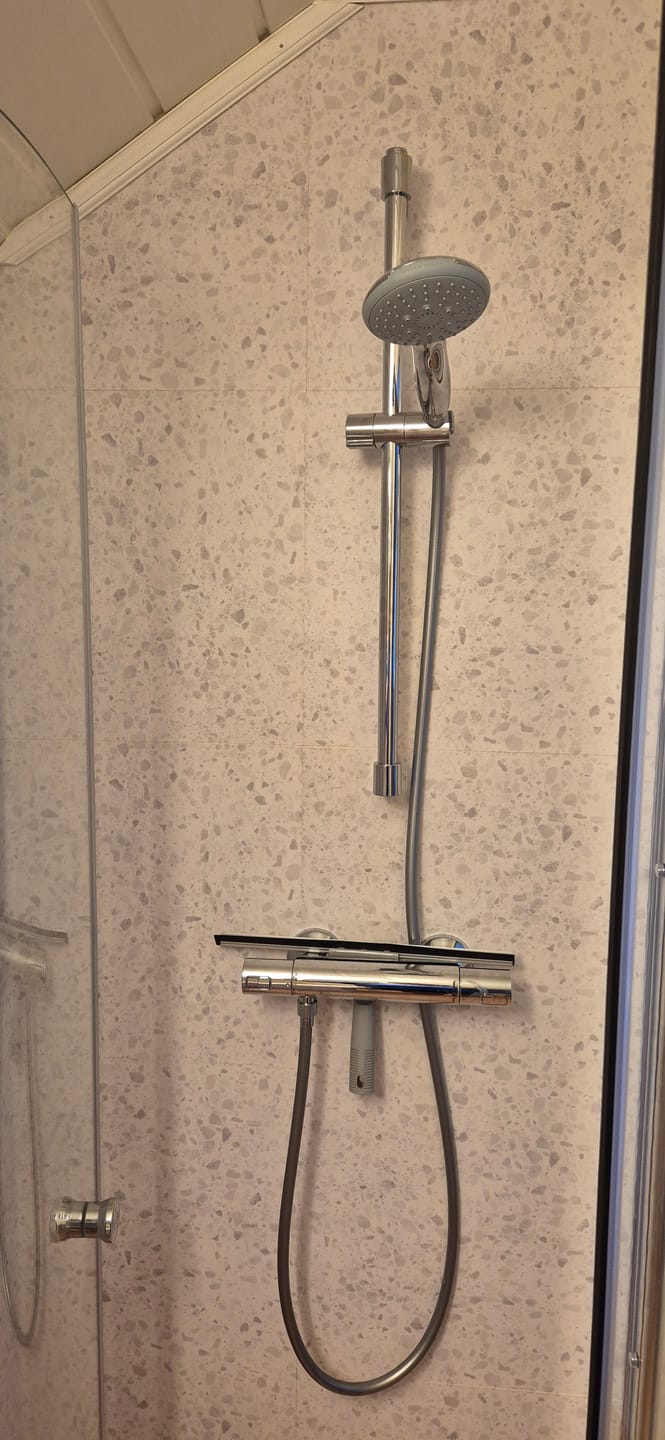 Customer photo review of 8-pk Lisboa Terrazzo hvit selvklebende fliser