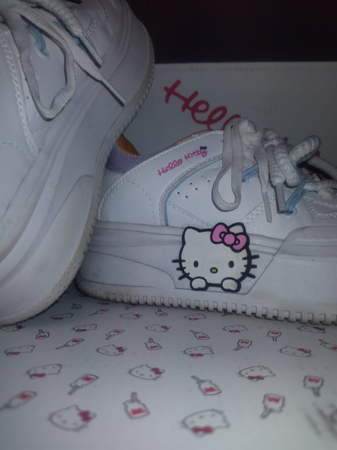 Customer photo review of Tenis Casual de Plataforma Hello Kitty Snowy para Mujer Blanco