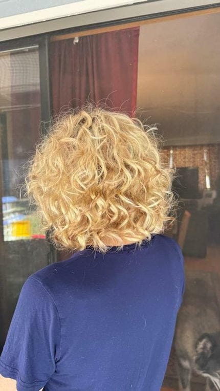 Customer photo review of Wool Curl Hair Topper — Seamless Clip-In Piece for Instant Crown Volume & Thinning Roots