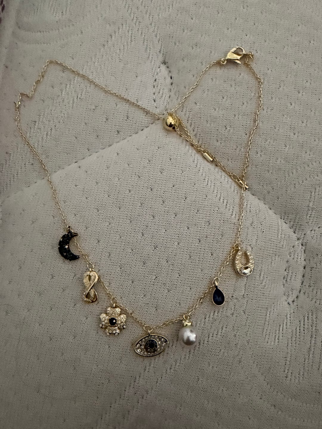 Customer photo review of COLLAR GARGANTILLA SWAROVSKI SIMBOLICA LUNA INFINITO TREBOL OJO HERRADURA ORO