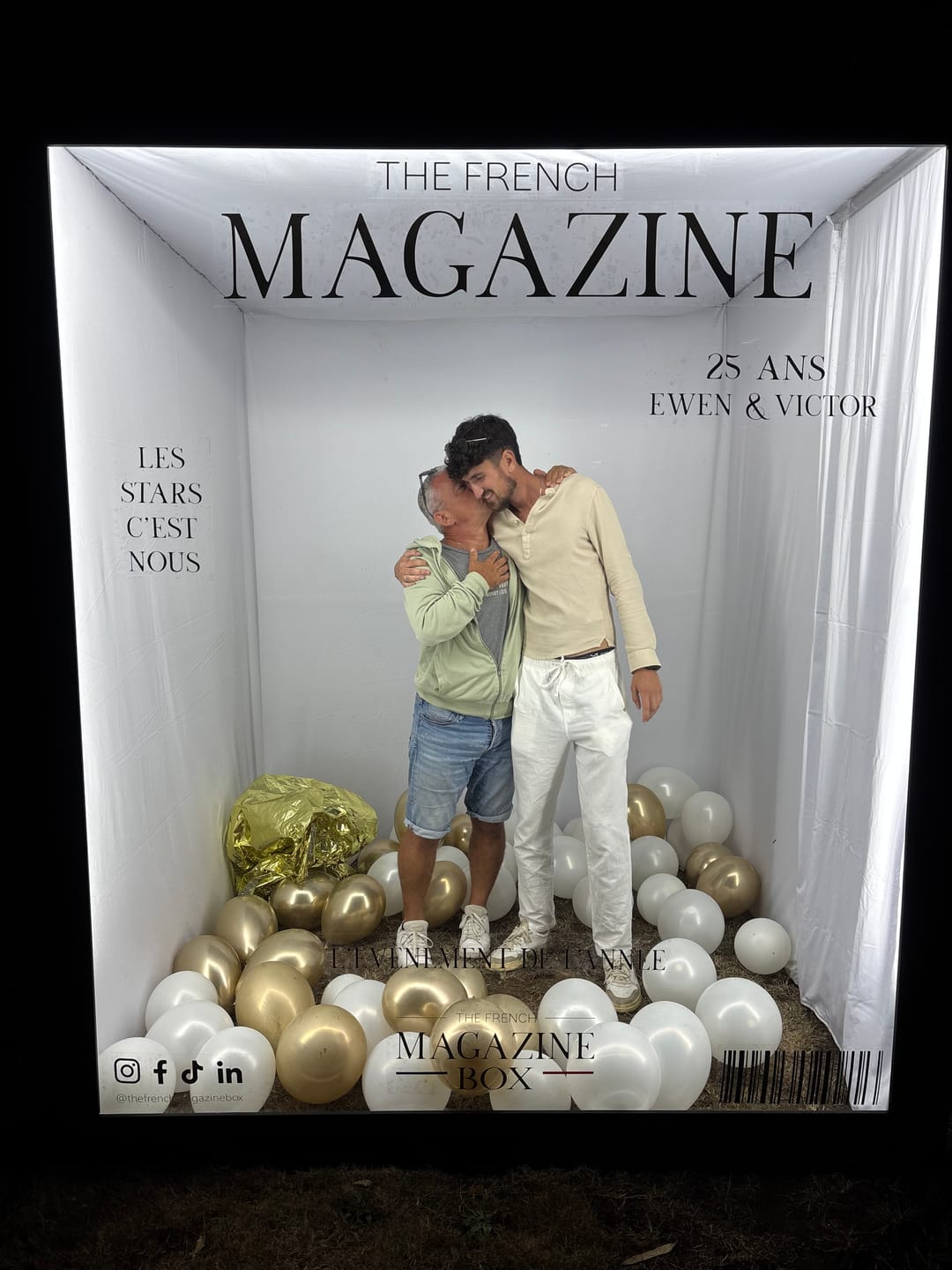 Customer photo review of 6.5x7.5ft Magazine Photo Booth Party Photo Box