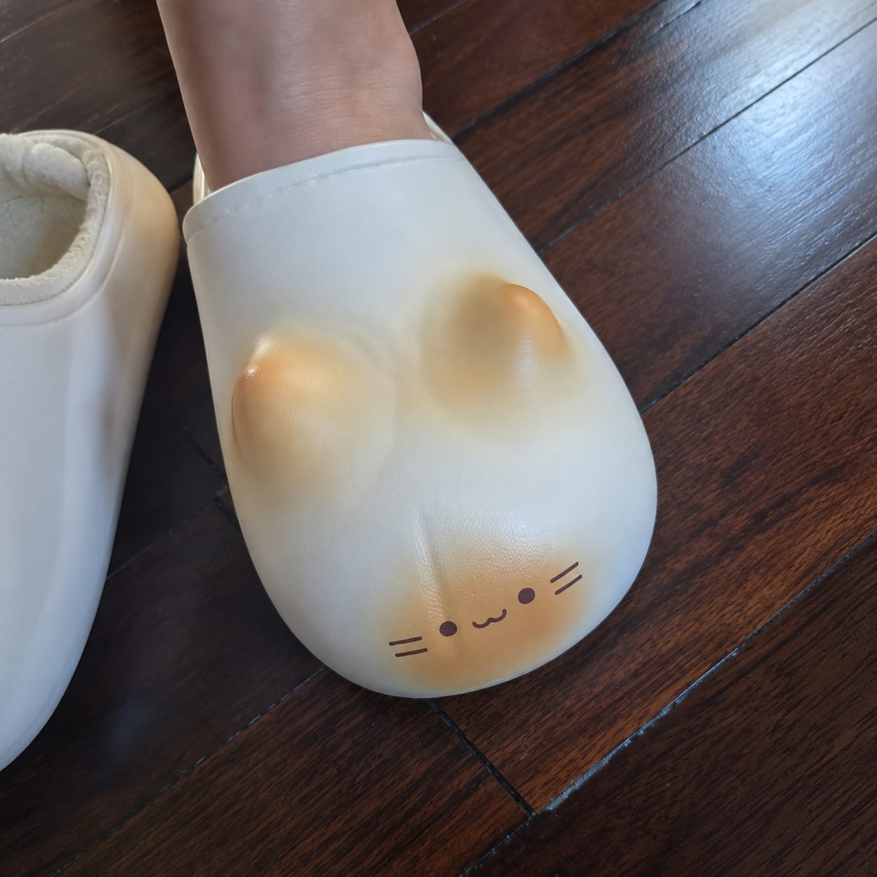 Customer photo review of Pantuflas con Huellita de Gatito