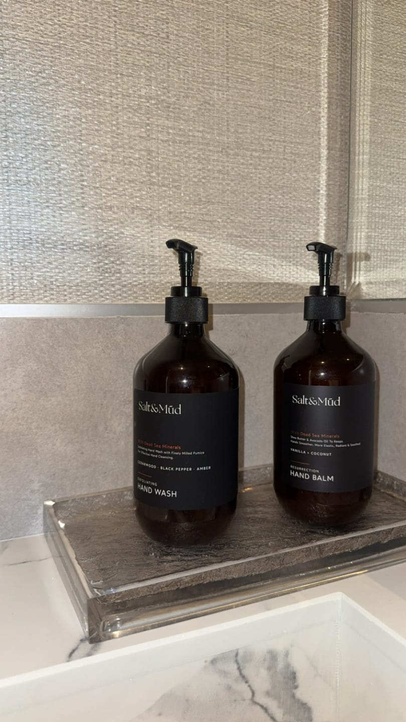Customer photo review of Exfoliating Hand Wash With Dead Sea Minerals 500ml