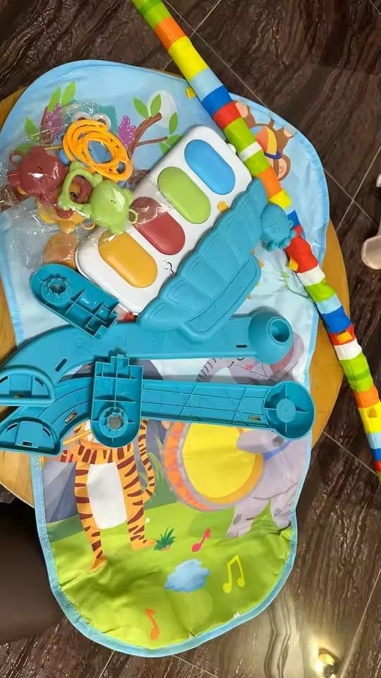 Customer photo review of Babygym mit Klaviermatte SoundSteps | Musikmatte Motorik Entwicklung Krabbeldecke
