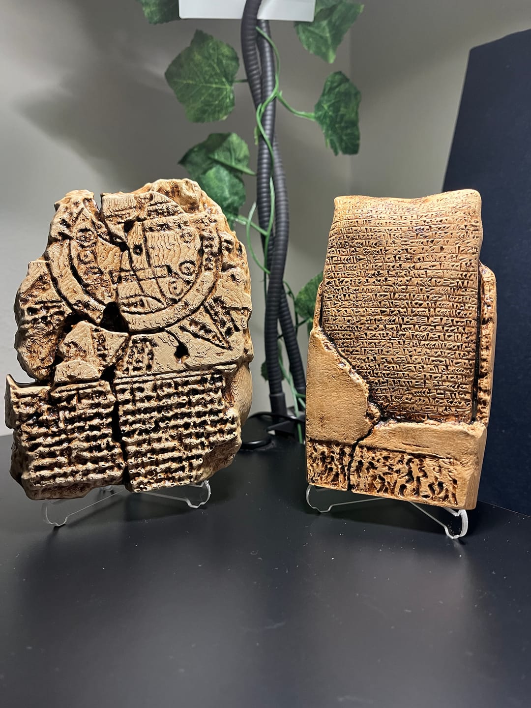 Customer photo review of Imago Mundi (Babil Dünya Haritası) – Dünyanın Bilinen En Eski Haritası | Sümer-Babil Kil Tablet Replikası