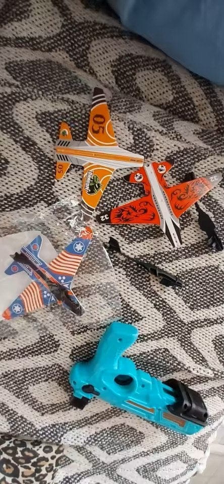 Customer photo review of AeroBlaster Schaumstoff Flugzeugwerfer | Segelgleiter Pistole 4er Set