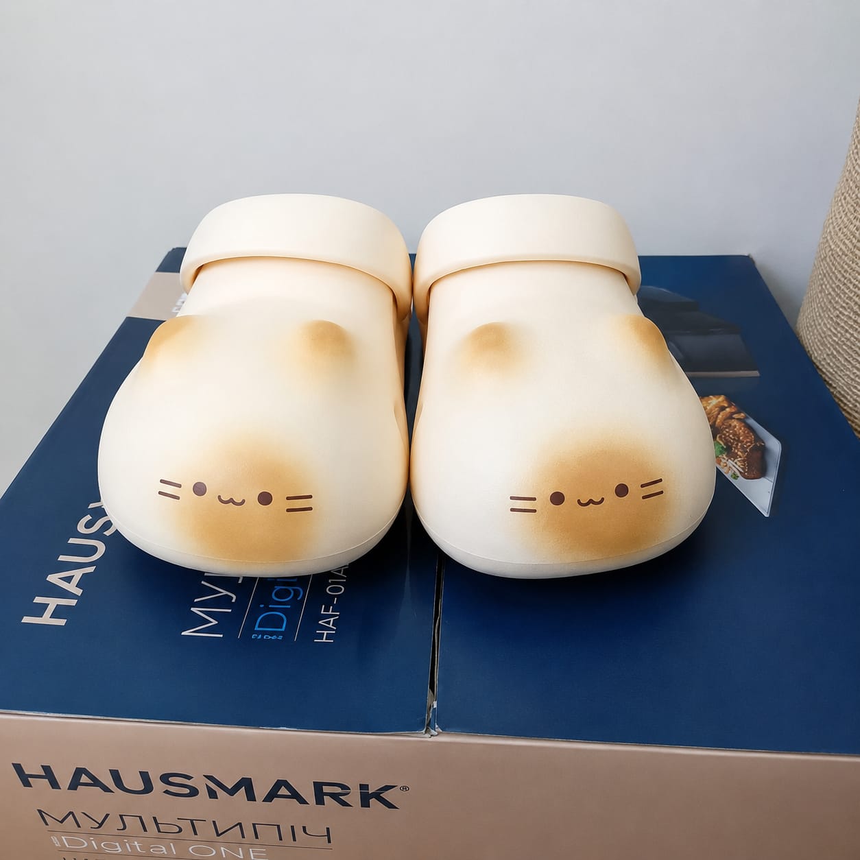 Customer photo review of Pantuflas con Huellita de Gatito