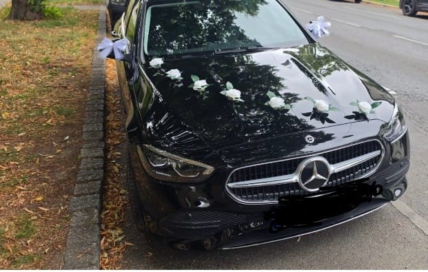 Customer photo review of Autoschmuck Hochzeit Blumendeko Motorhaube - FAIR