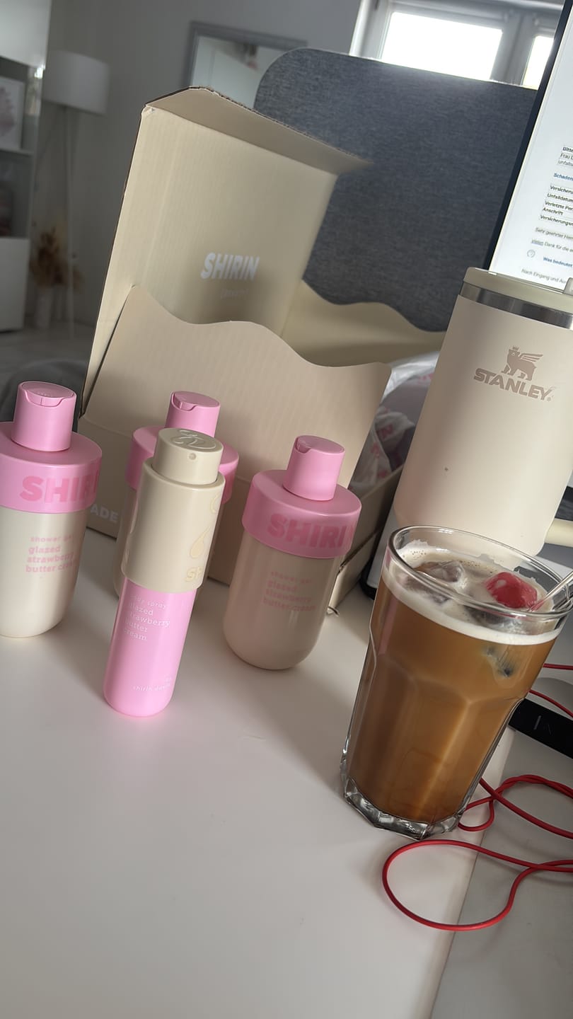 Customer photo review of Shower Gel Glazed Strawberry Butter Cream