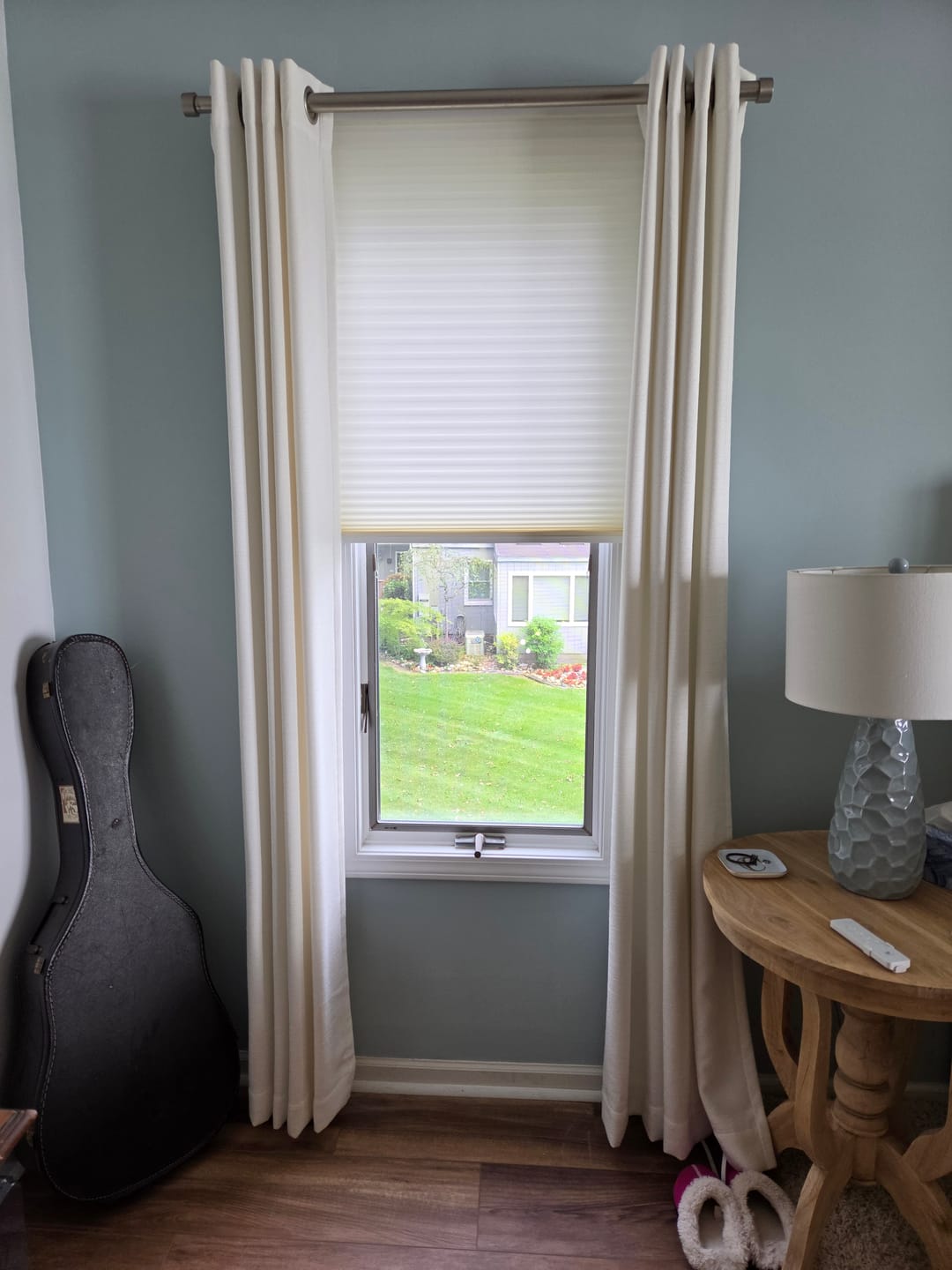 Customer photo review of SmartWings Motorized Light Filtering Cellular Shades Nowa Designer Texture Helios