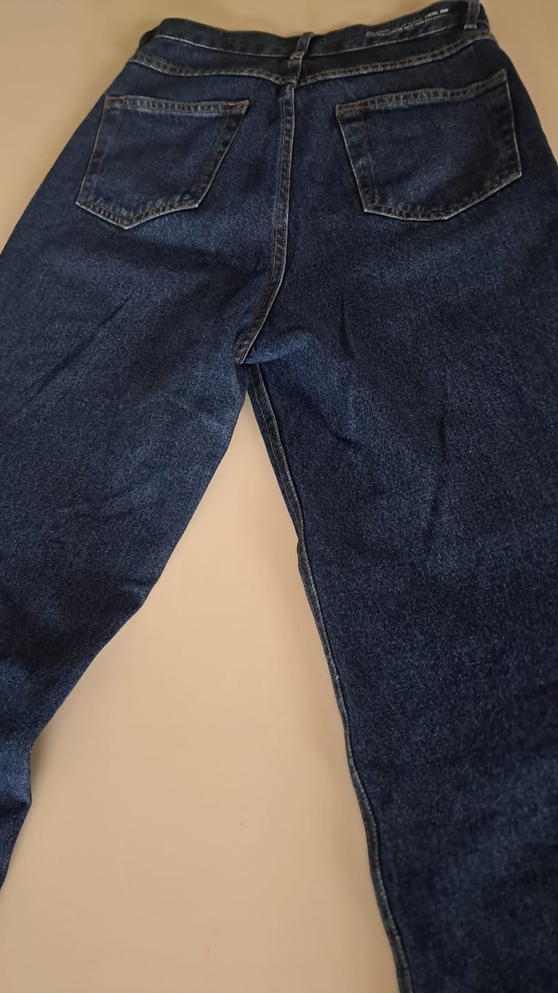 Customer photo review of Calça Jeans Reta Araçá Azul Escuro