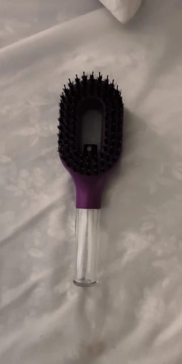 Customer photo review of Scalvée™ Anti-Frizz Hair Brush