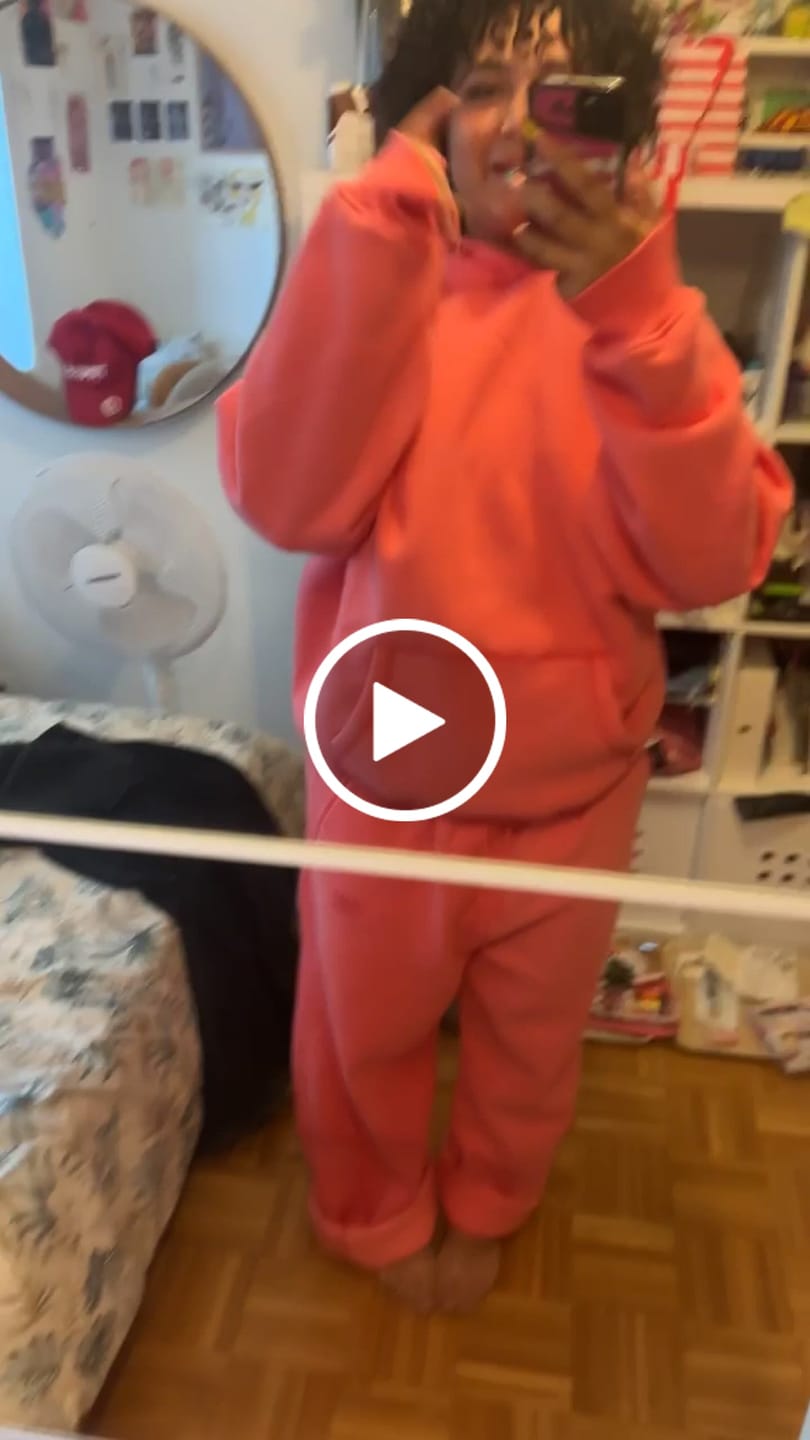 Customer video review of Soufflé Baggy Hoodie Sets
