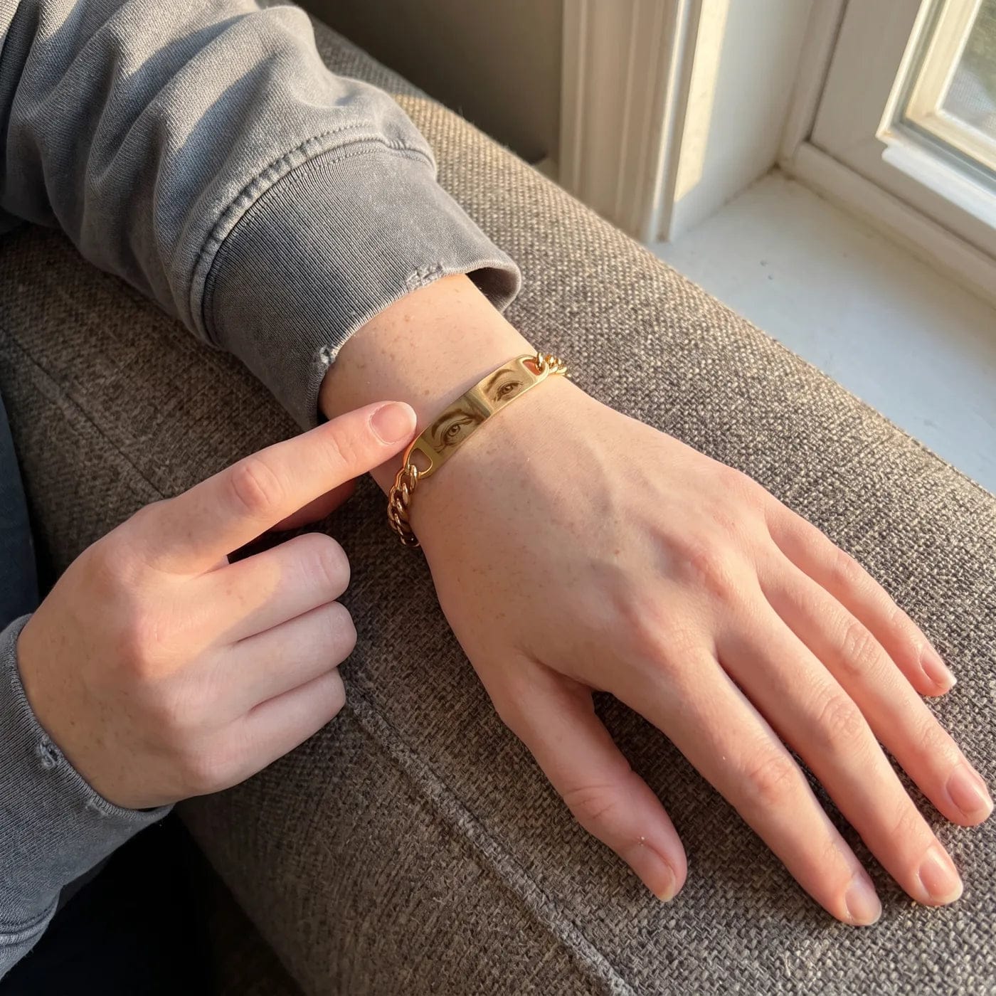 Customer photo review of Pulsera Ojo Eterno | Joyería Personalizable