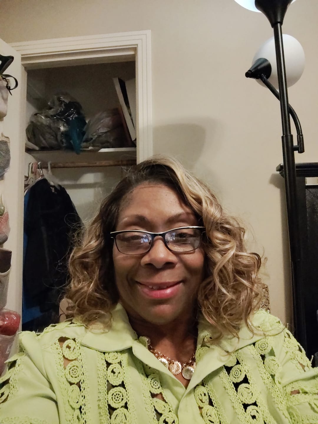 Customer photo review of Outre True Frontal Perfect Hairline Glueless 13x6 HD Lace Front Wig - PEAK 713