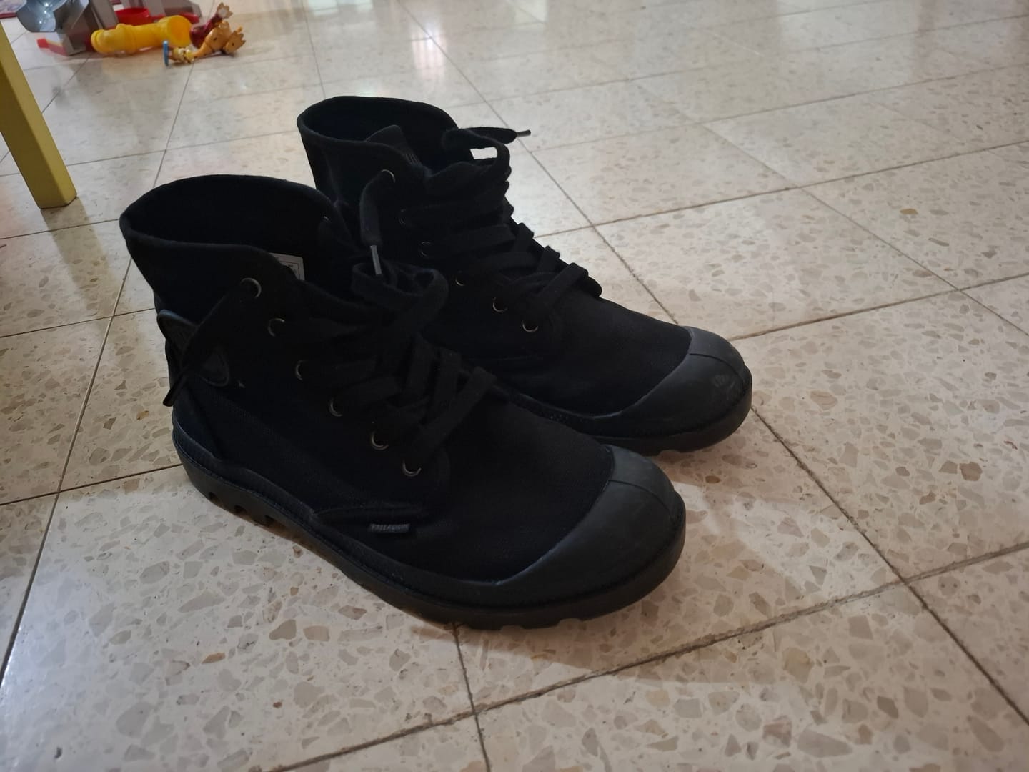 Customer photo review of נעלי קנבס גבוהות לגברים Pampa