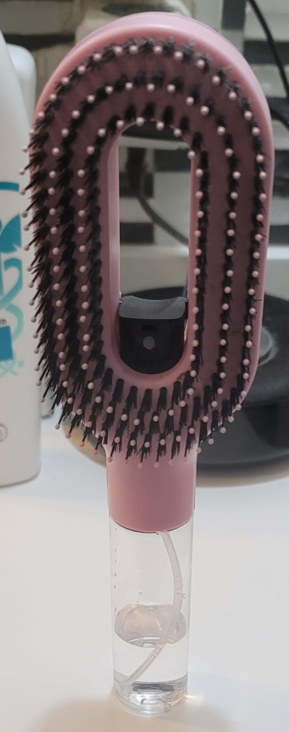 Customer photo review of Scalvée™ Anti-Frizz Hair Brush