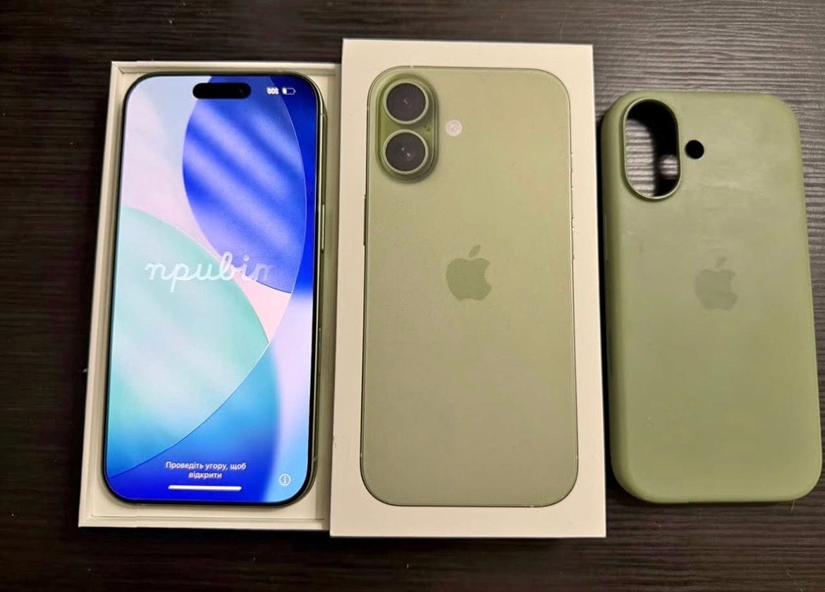 Customer photo review of iPhone 17