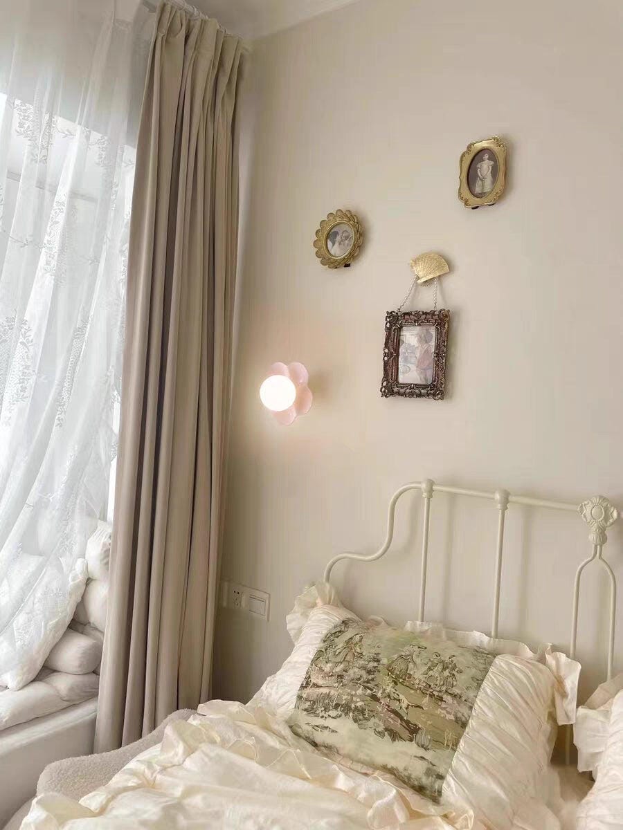 Customer photo review of Resin Flower Wall Light, Glass Shade, 20 cm, Wall Sconce