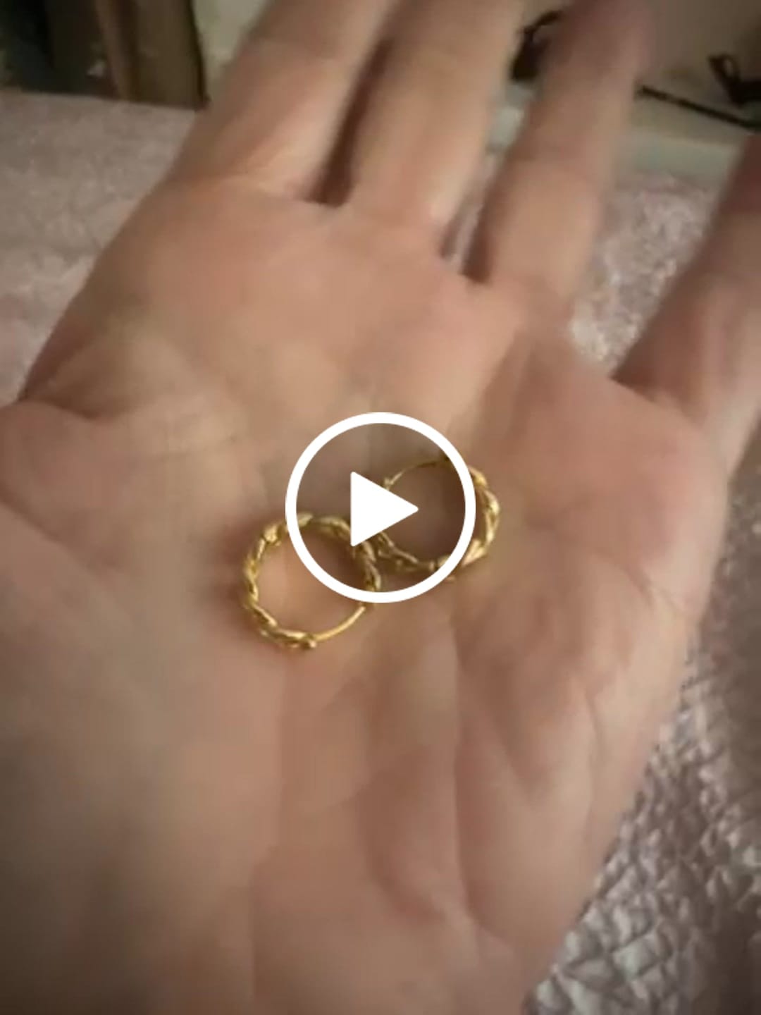 Customer video review of Piccoli Orecchini  Cerchietti a catena