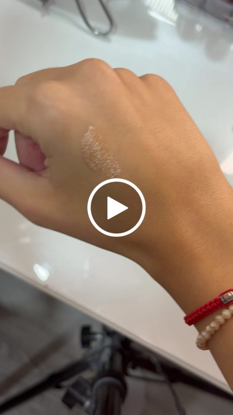 Customer video review of Tečna senka za oči Liquid Sparkle – Golden Hour