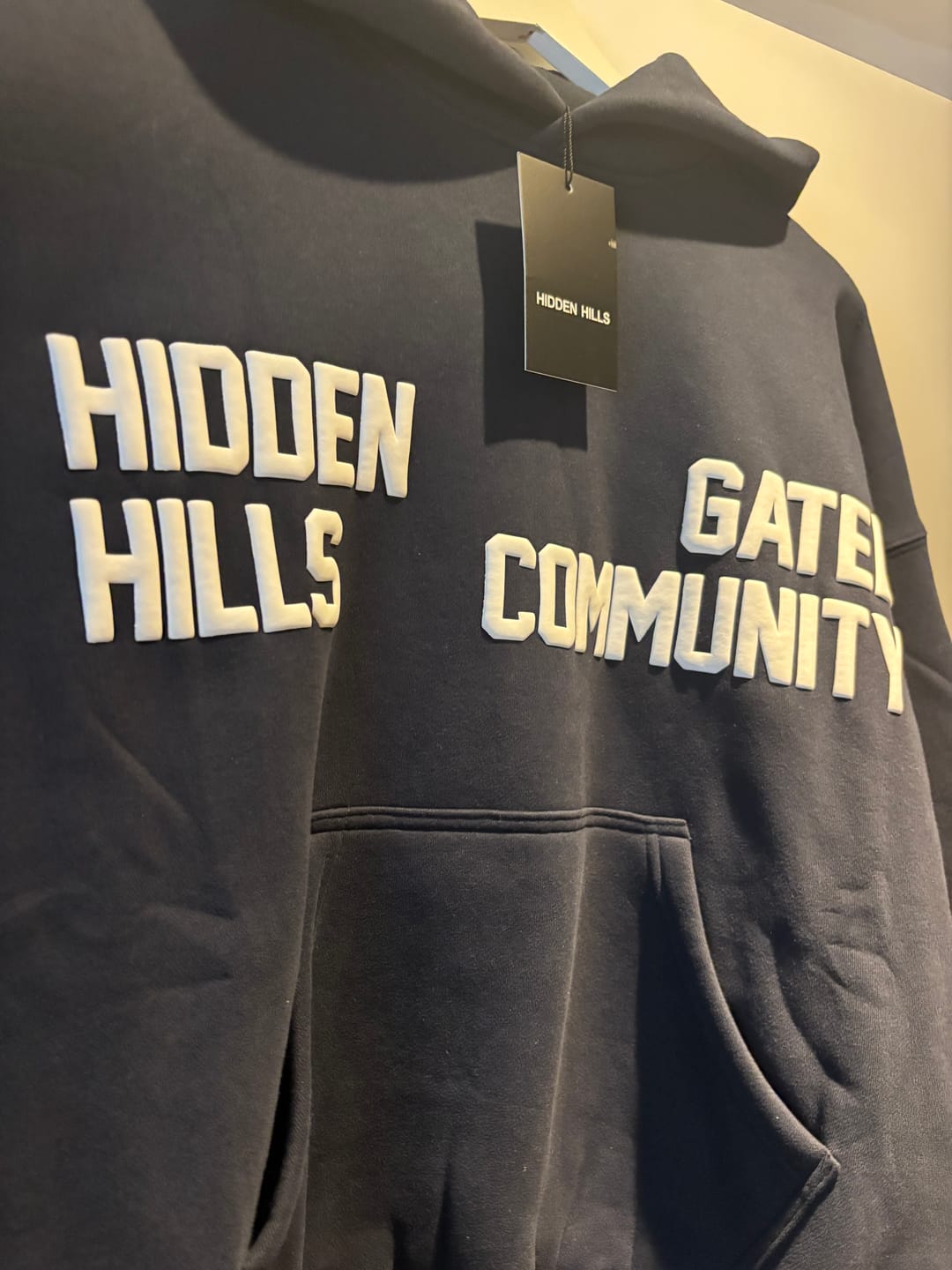 Customer photo review of GATED COMMUNITY HOODIE NAVY