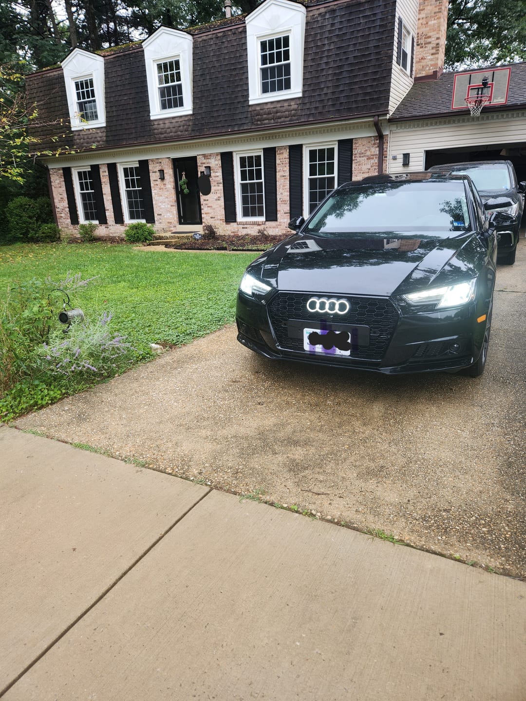 Customer photo review of Audi Logo Front Grill Crystal Dynamic Illuminited Emblem Light fit Q3, Q5, Q7, Q8, A3, A4, A5, A6, A7