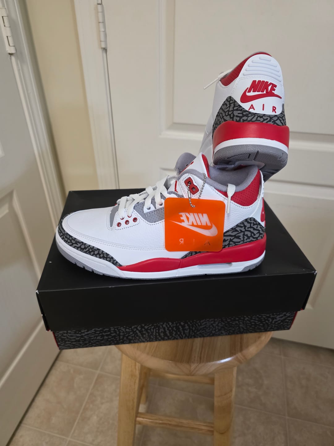 Customer photo review of Jordan 3 Retro Fire Red (2022) SIZE 7.5M/9W