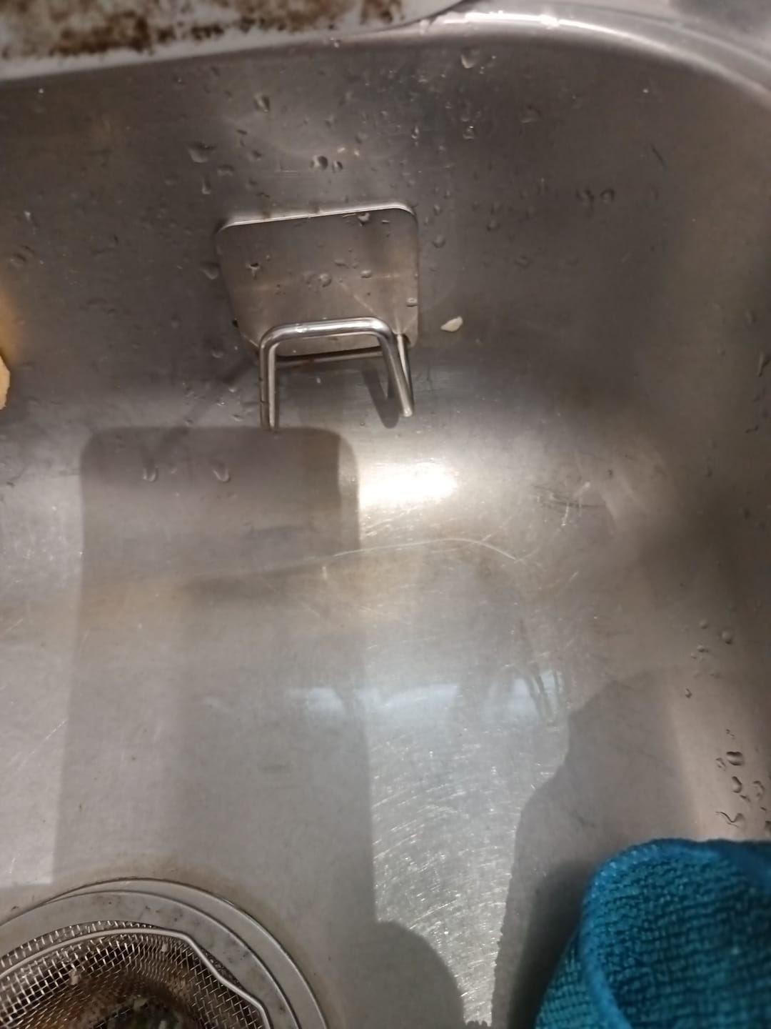 Customer photo review of Soporte Organizador Gancho de Cocina Adhesivos