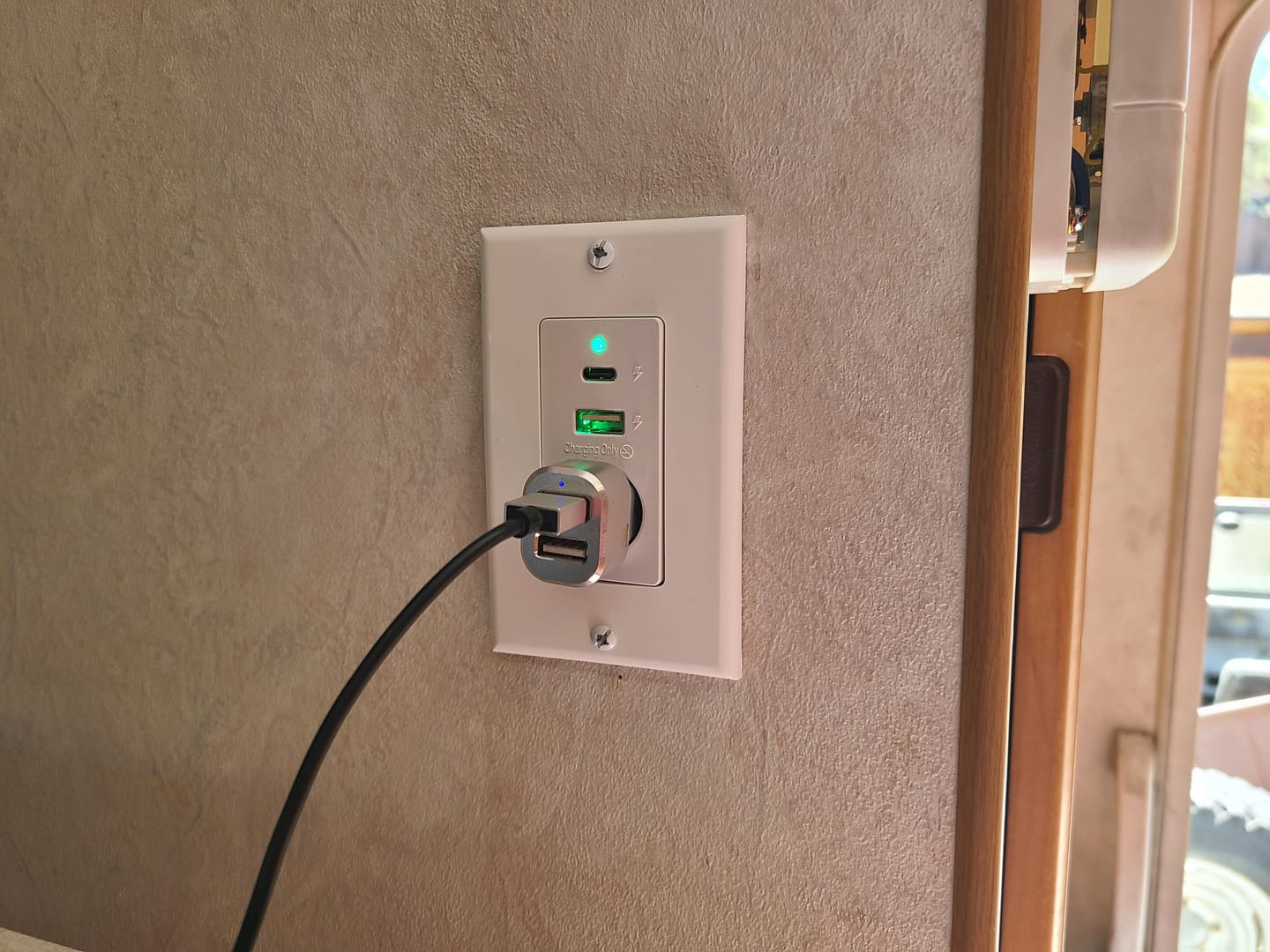 Customer photo review of Magnadyne WCP-12VAC | Wall Mount Charger w/ 12V VPA Socket, USB A/C & Wall Plate