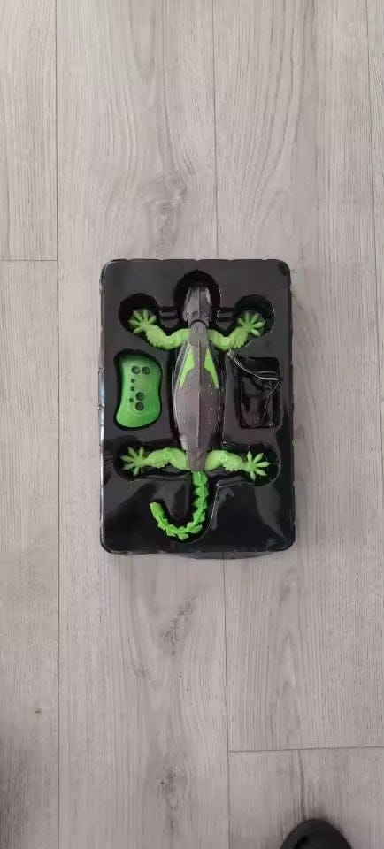 Customer photo review of Chamäleon Roboter Wandkletterer Spielzeug | Ferngesteuert Wiederaufladbar Partyspaß Kinder
