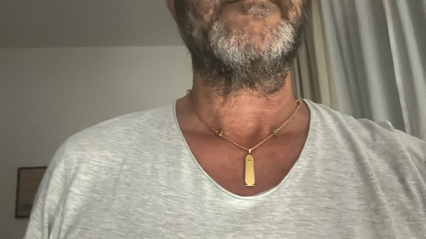 Customer photo review of Collier Personnalisé Hiéroglyphes Égyptiens
