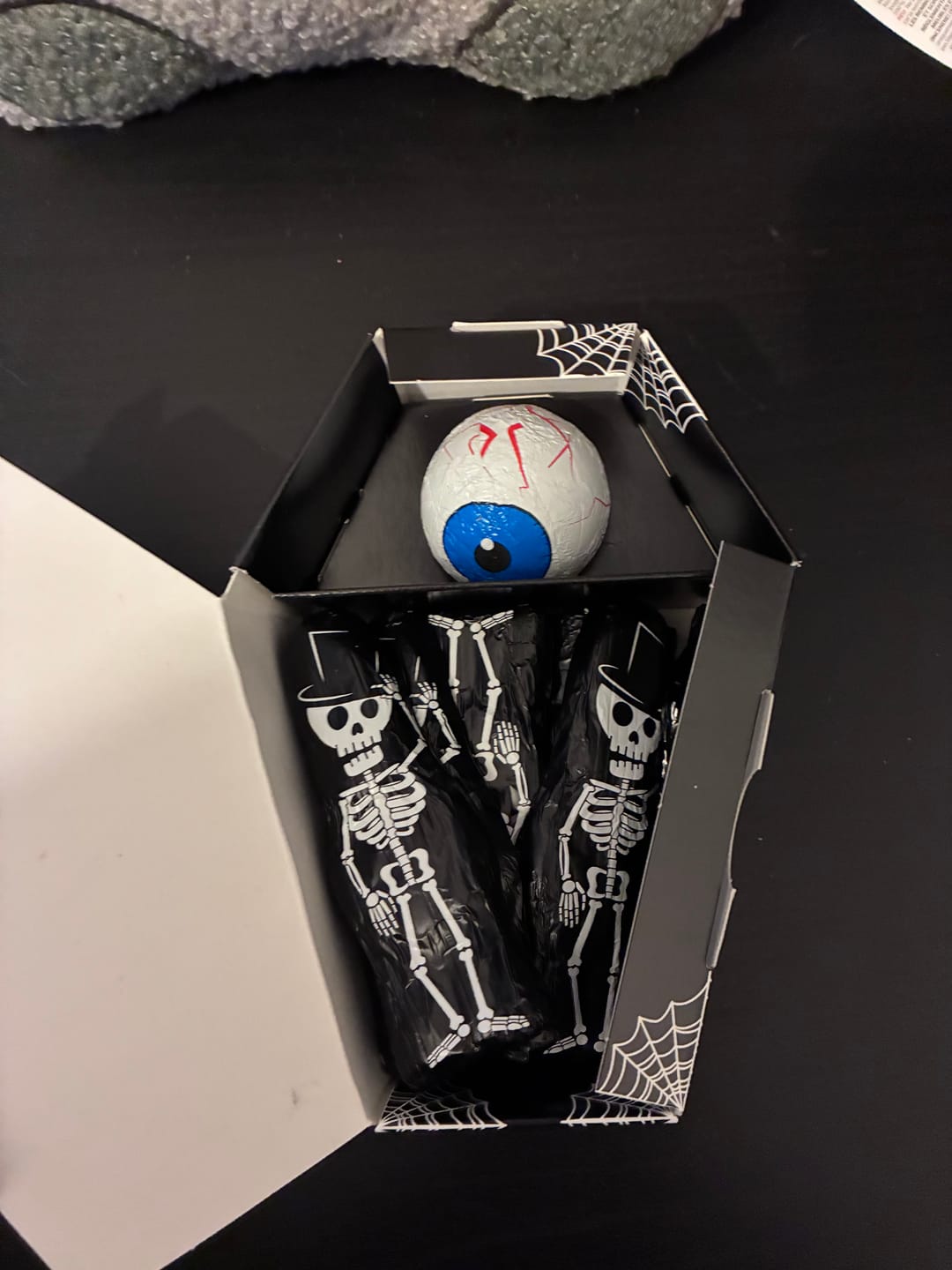 Customer photo review of Halloween Schokolade im Sarg – Vollmilchschokolade