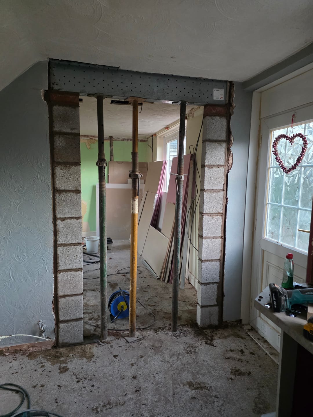 Customer photo review of Catnic Extra Heavy Duty 100mm Box Lintel BXD100