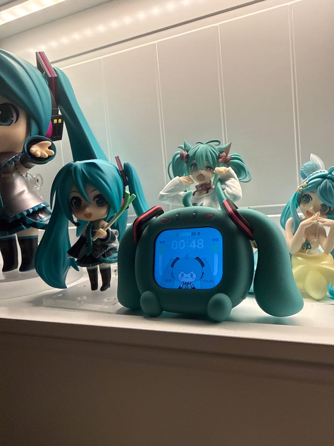 Customer photo review of Officially Licensed Hatsune Miku Wireless Earphones with Smart Display Desktop Stand