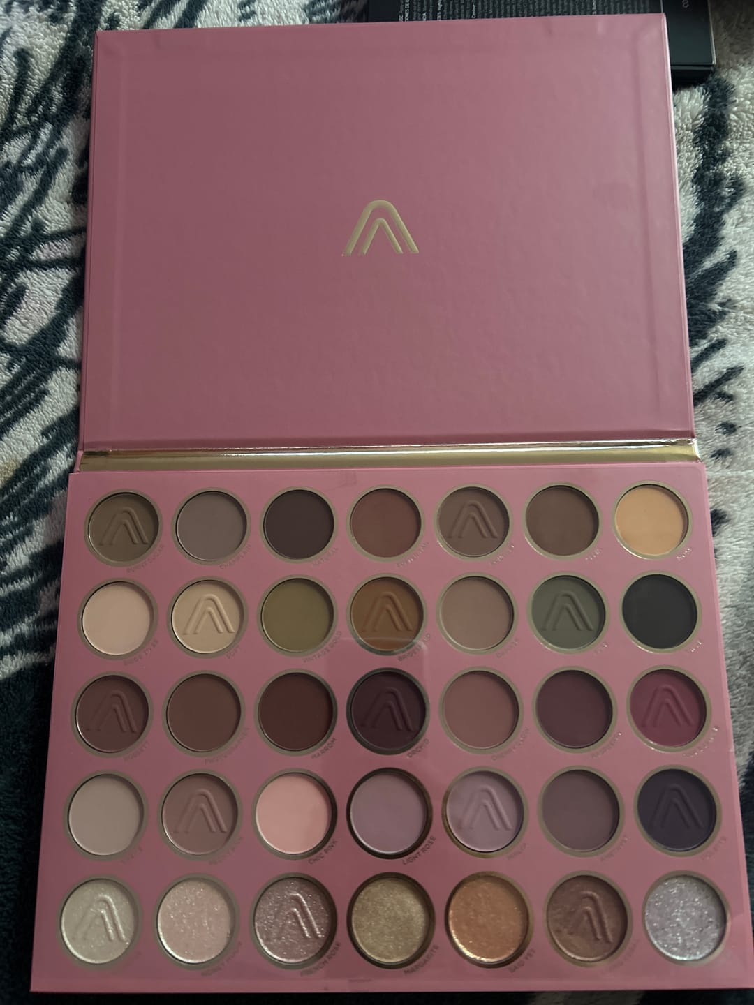 Customer photo review of PALETA DE SOMBRAS CLASSIC MAKEUP EXPERT