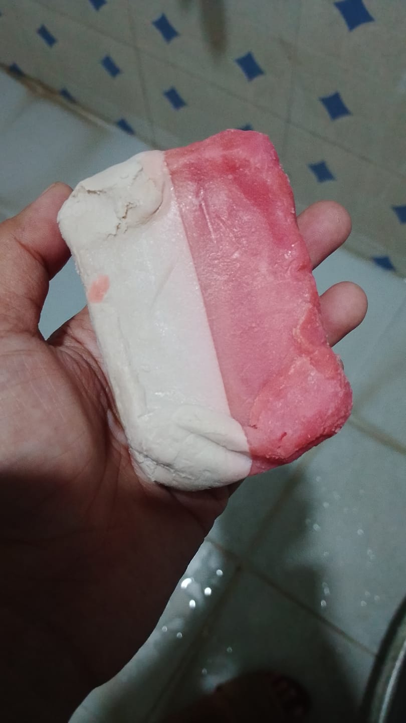 Customer photo review of Kavouge Bleaching Soap Whitening Booster Niacinamide Face & Body Care Cleaning Arbutin Licorice Extract
